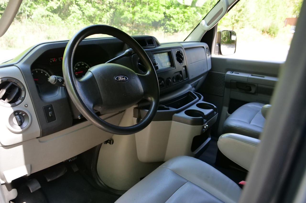 2013 Ford Econoline Wagon XL / 12 Passenger Van / 5.4L V8! Lincolnton NC