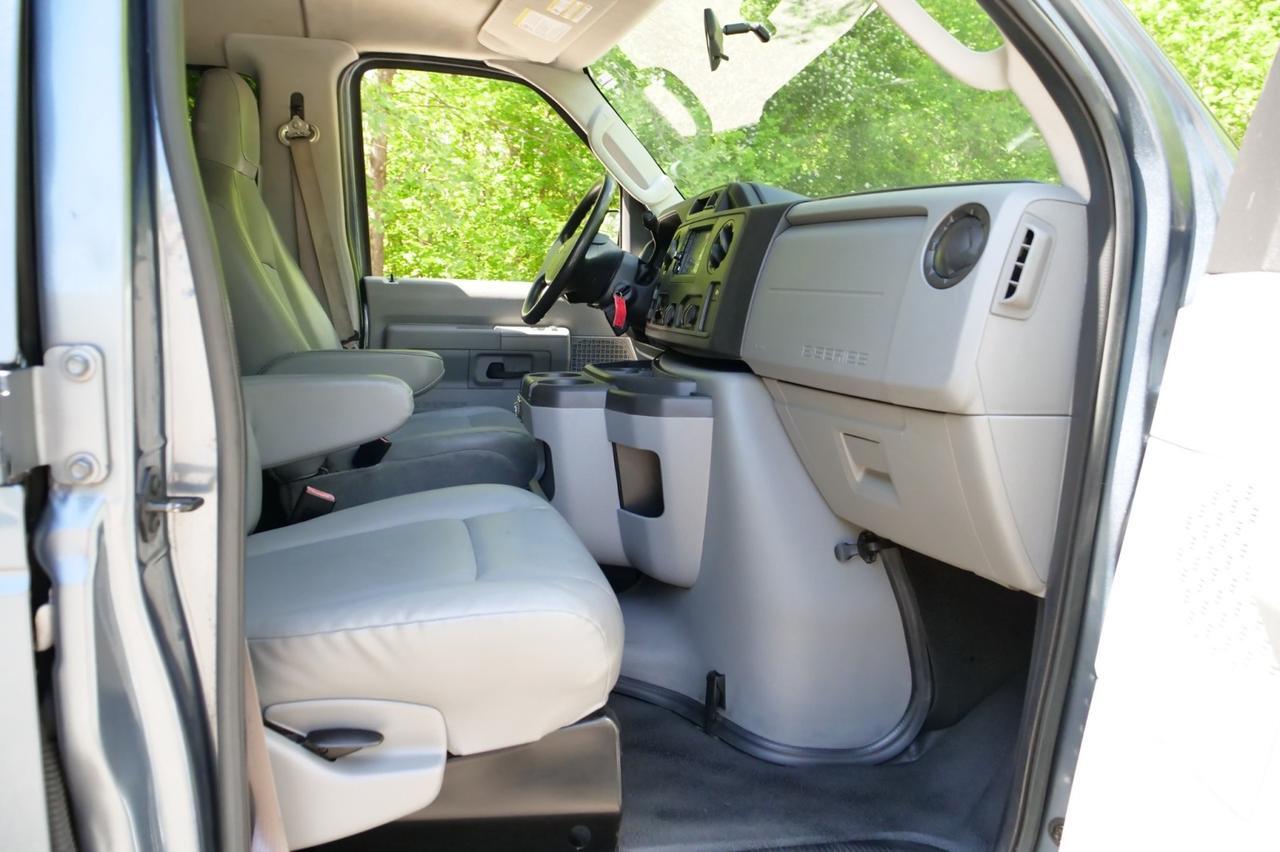 2013 Ford Econoline Wagon XL / 12 Passenger Van / 5.4L V8! Lincolnton NC