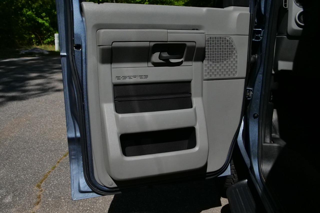 2013 Ford Econoline Wagon XL / 12 Passenger Van / 5.4L V8! Lincolnton NC