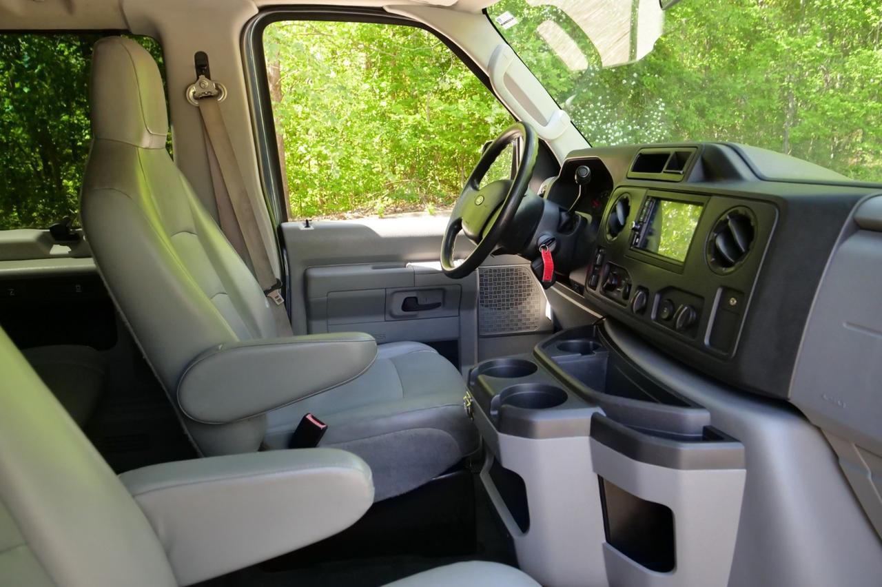 2013 Ford Econoline Wagon XL / 12 Passenger Van / 5.4L V8! Lincolnton NC