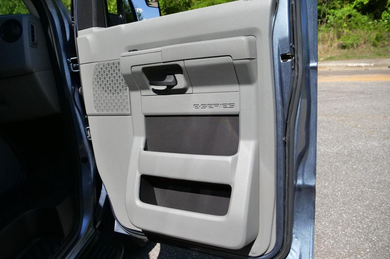 2013 Ford Econoline Wagon XL / 12 Passenger Van / 5.4L V8! Lincolnton NC