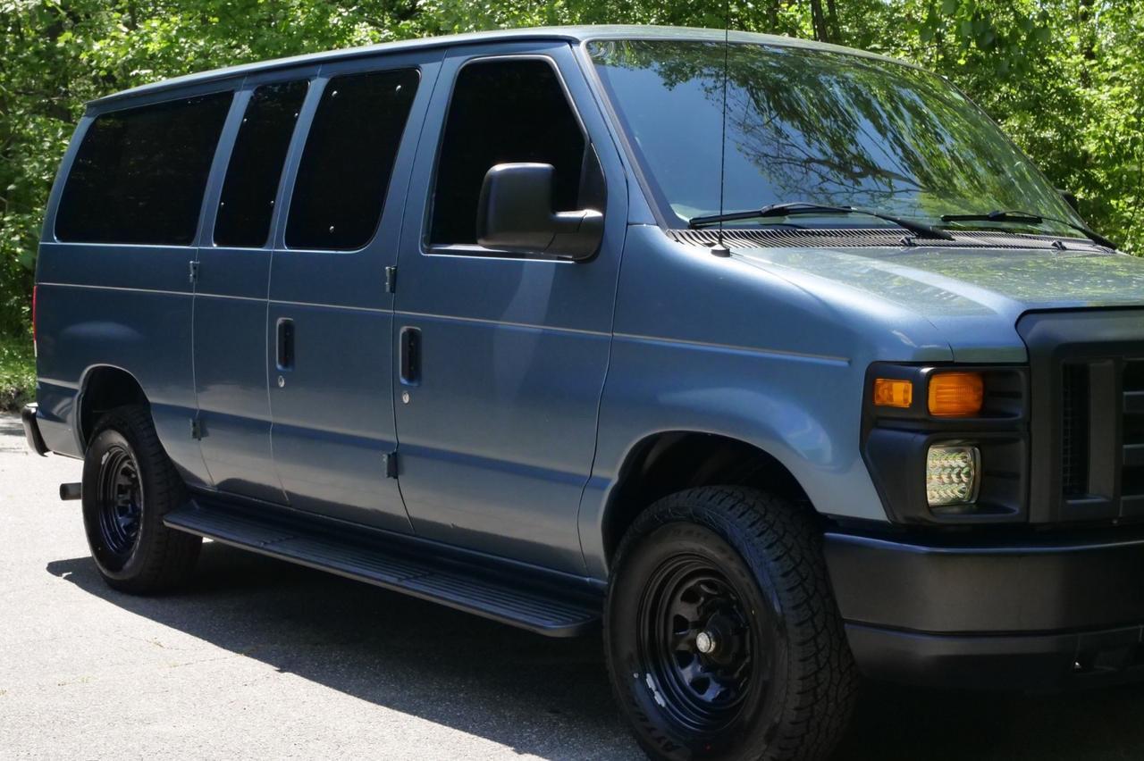 2013 Ford Econoline Wagon XL / 12 Passenger Van / 5.4L V8! Lincolnton NC