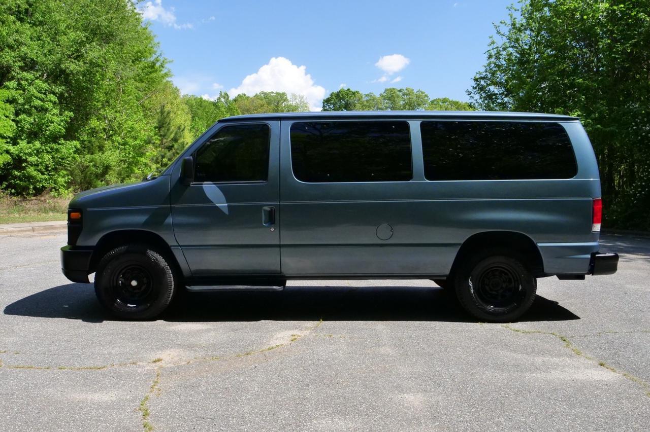 2013 Ford Econoline Wagon XL / 12 Passenger Van / 5.4L V8! Lincolnton NC