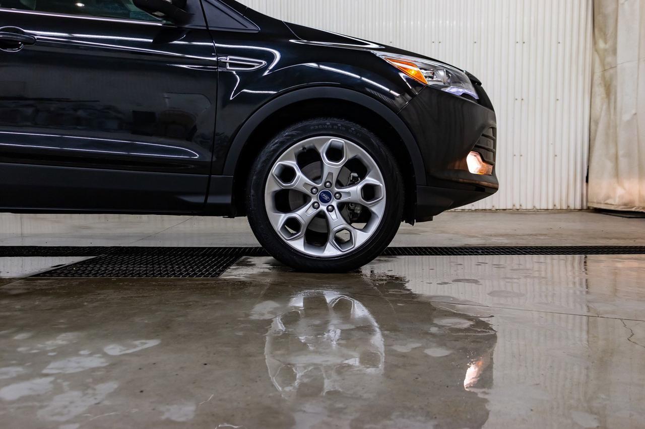 2013 Ford Escape AWD Titanium Leather Roof Nav Red Deer AB