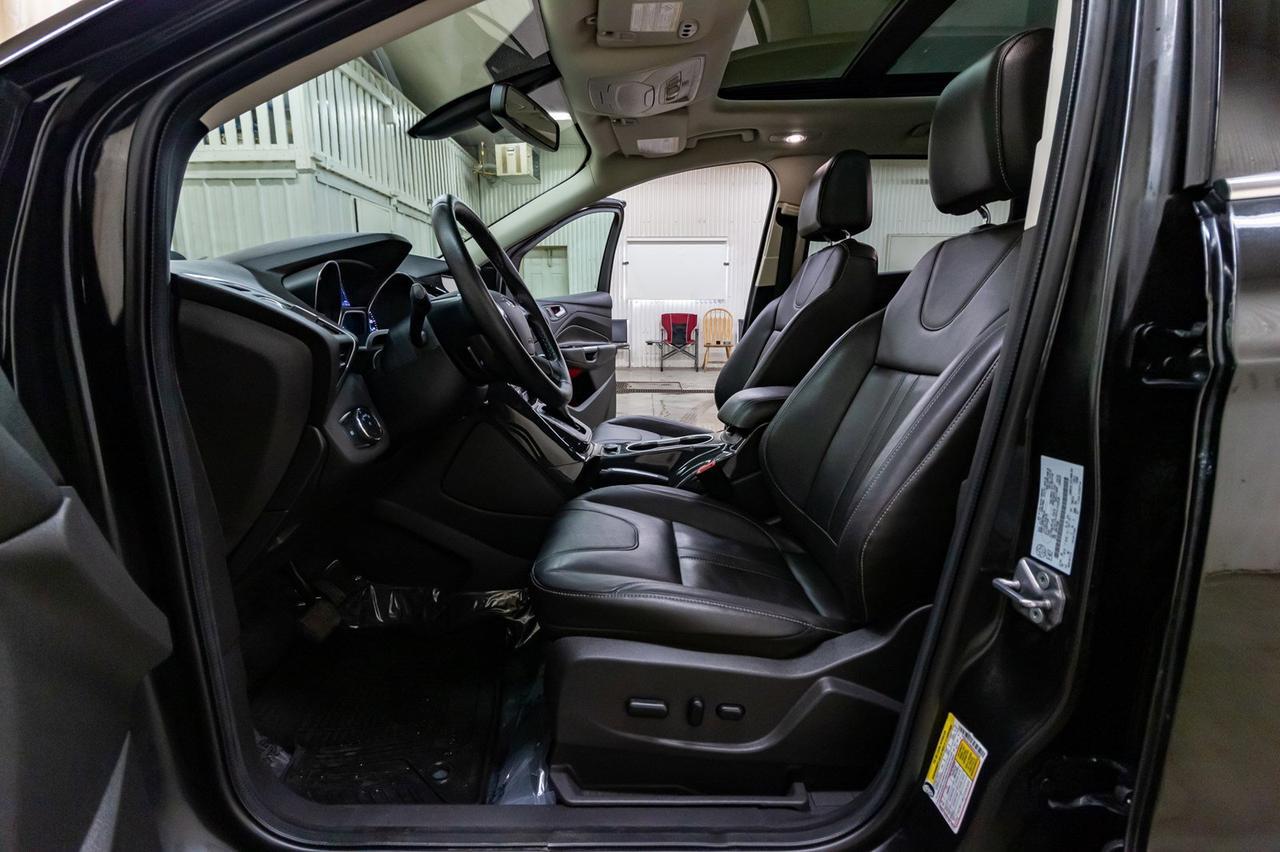 2013 Ford Escape AWD Titanium Leather Roof Nav Red Deer AB