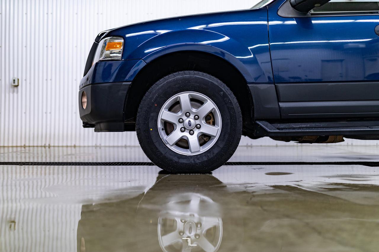 2013 Ford Expedition Max 4x4 XLT Red Deer AB