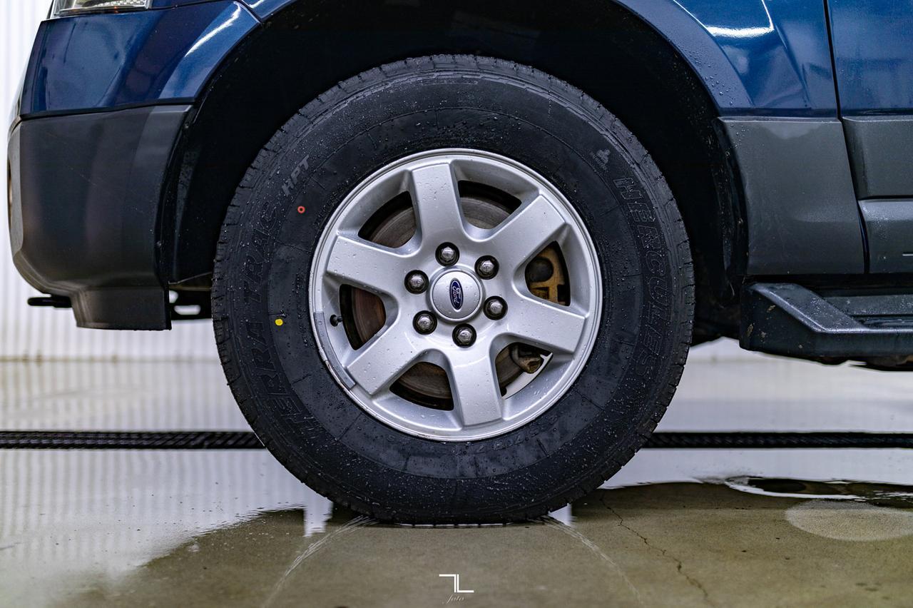 2013 Ford Expedition Max 4x4 XLT Red Deer AB