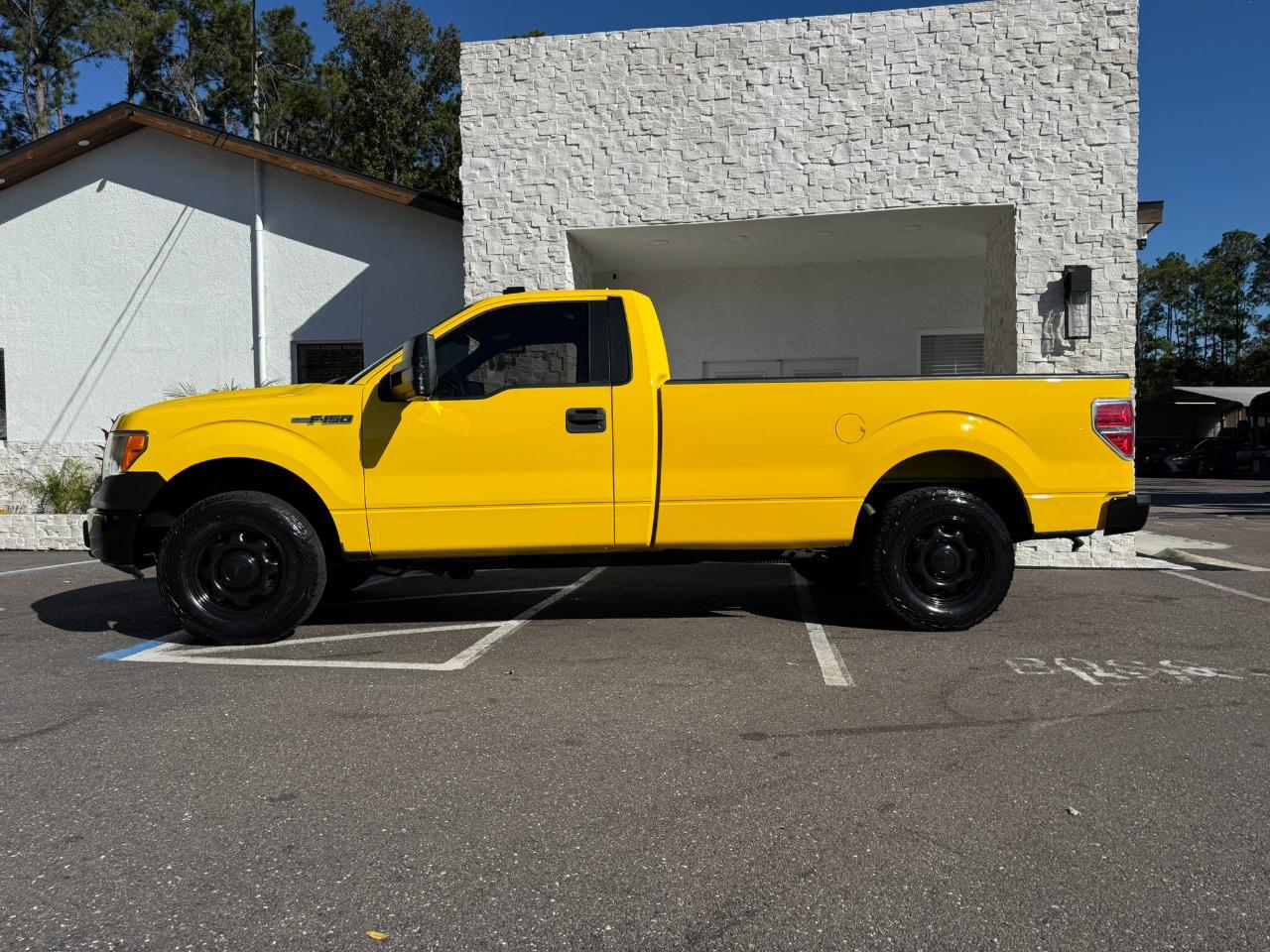 2013 Ford F-150 2WD Reg Cab 145" XL
