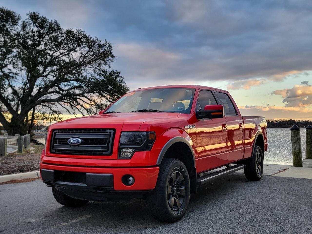 2013 Ford F150 FX4 CREW CAB 4 DOOR 4x4 5.0L V8 WITH TOW PACKAGE