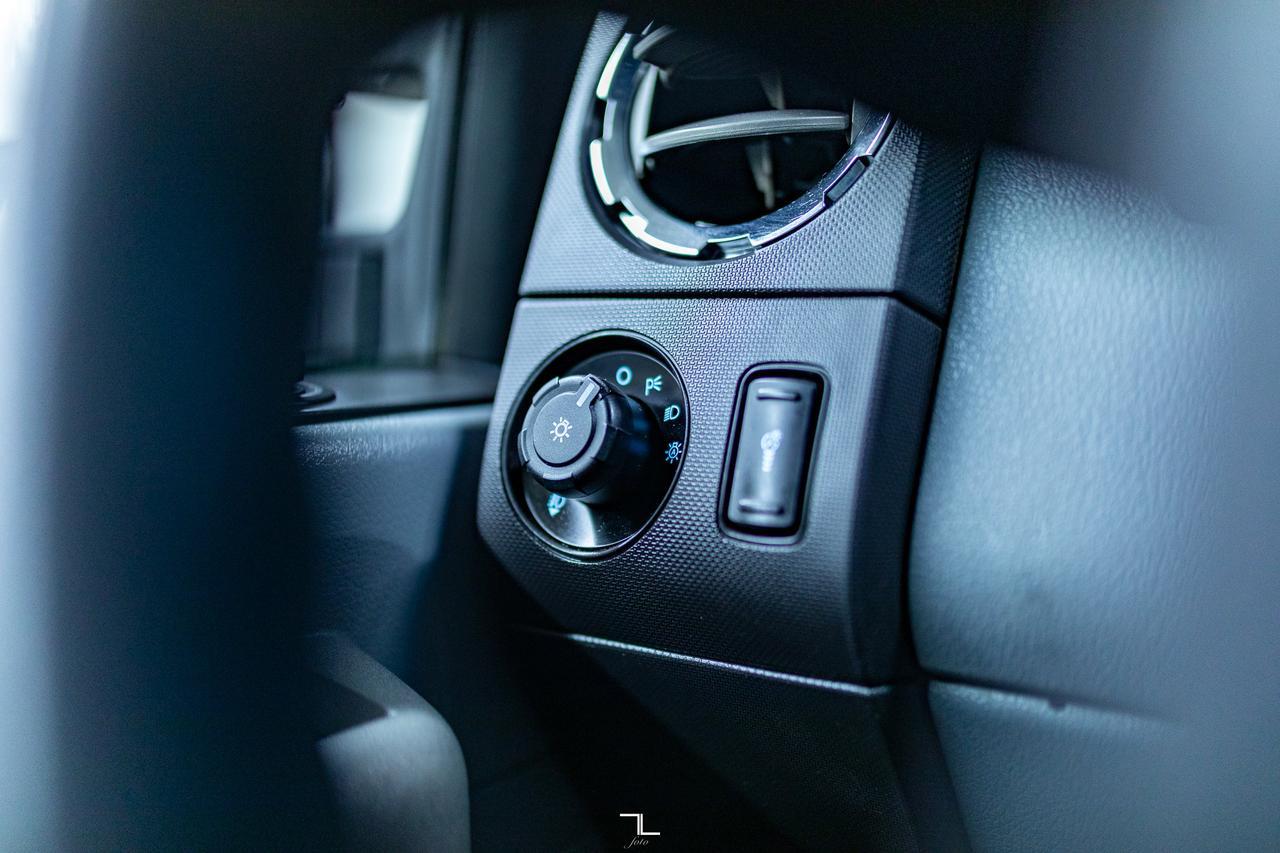 2013 Ford F-250 4x4 Crew Cab XLT FX4 BCam Topper Red Deer AB