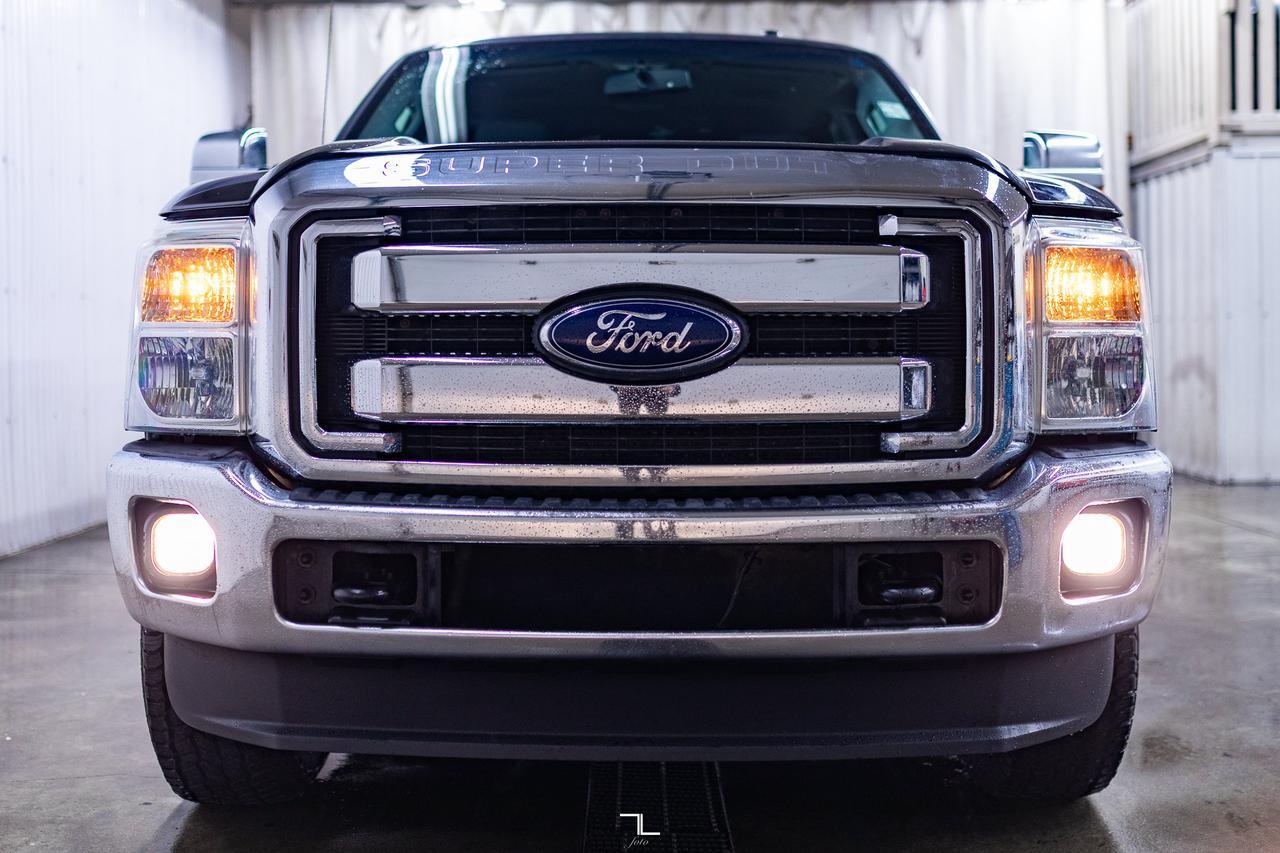 2013 Ford F-250 4x4 Crew Cab XLT FX4 BCam Topper Red Deer AB