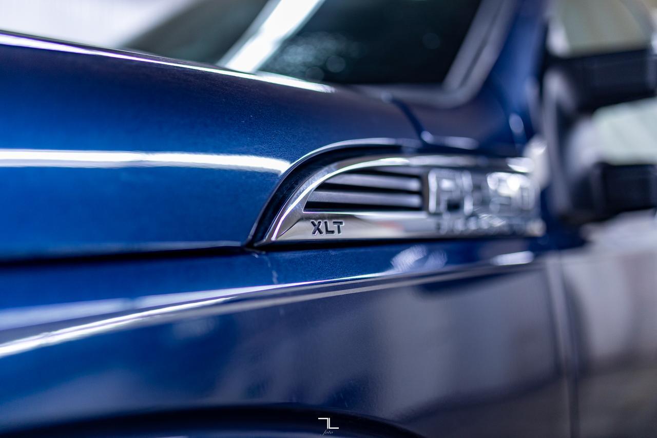 2013 Ford F-250 4x4 Crew Cab XLT FX4 BCam Topper Red Deer AB