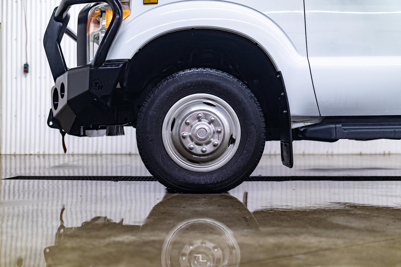 2013 Ford F-350 4x4 Crew Cab XL Dually Red Deer AB