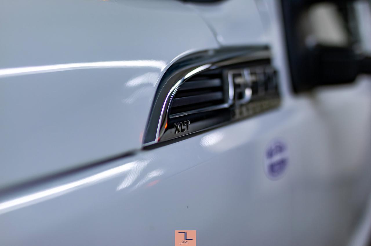 2013 Ford F-350 4x4 Crew Cab XLT Deck Dually Red Deer AB