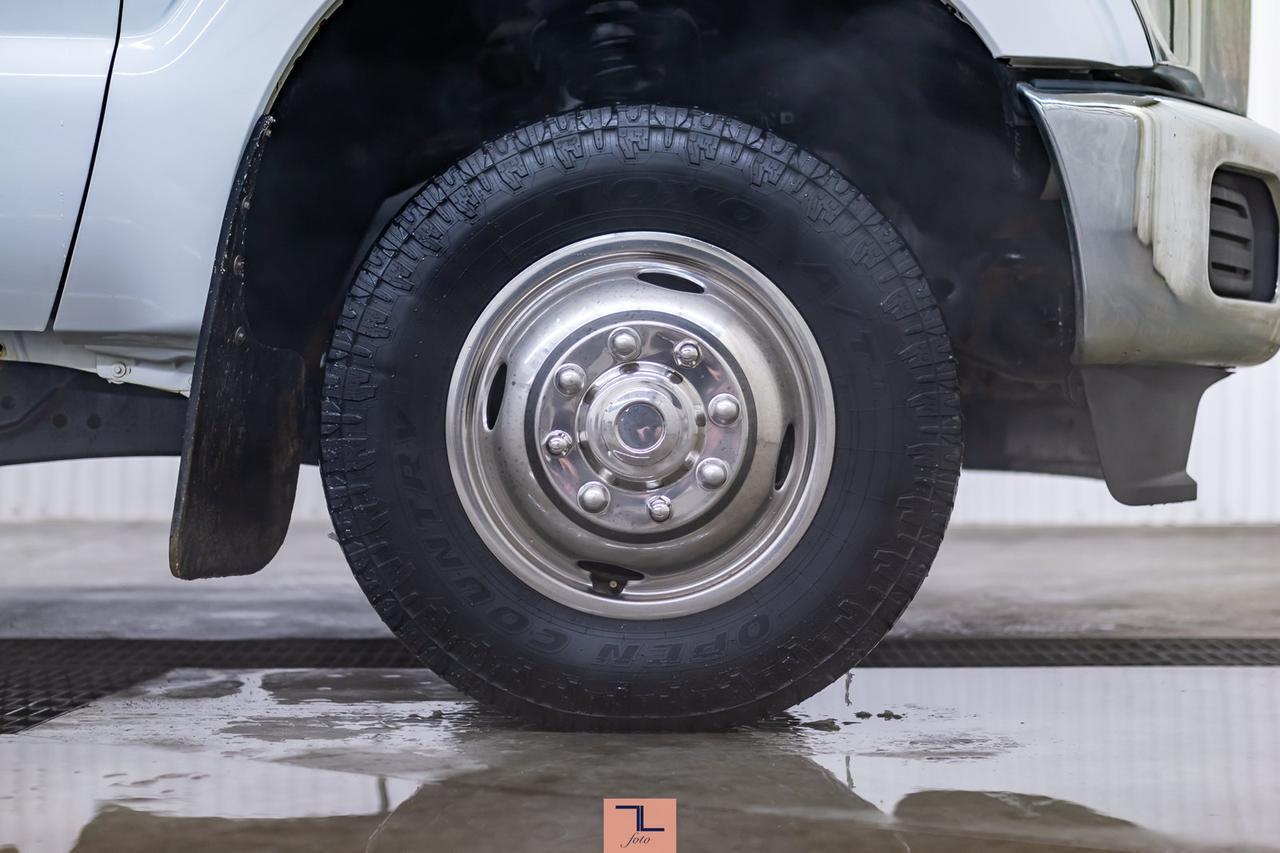 2013 Ford F-350 4x4 Crew Cab XLT Deck Dually Red Deer AB
