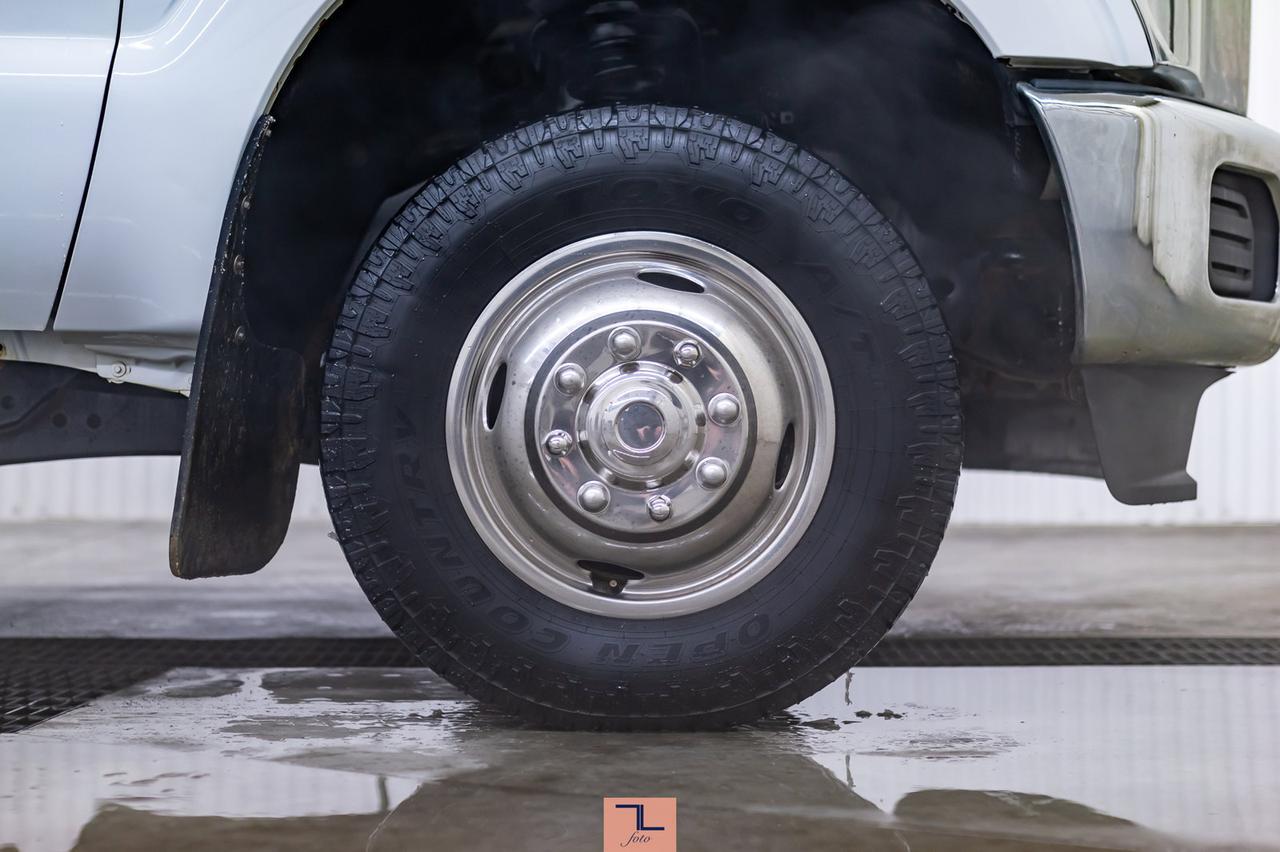 2013 Ford F-350 4x4 Crew Cab XLT Deck Dually Red Deer AB