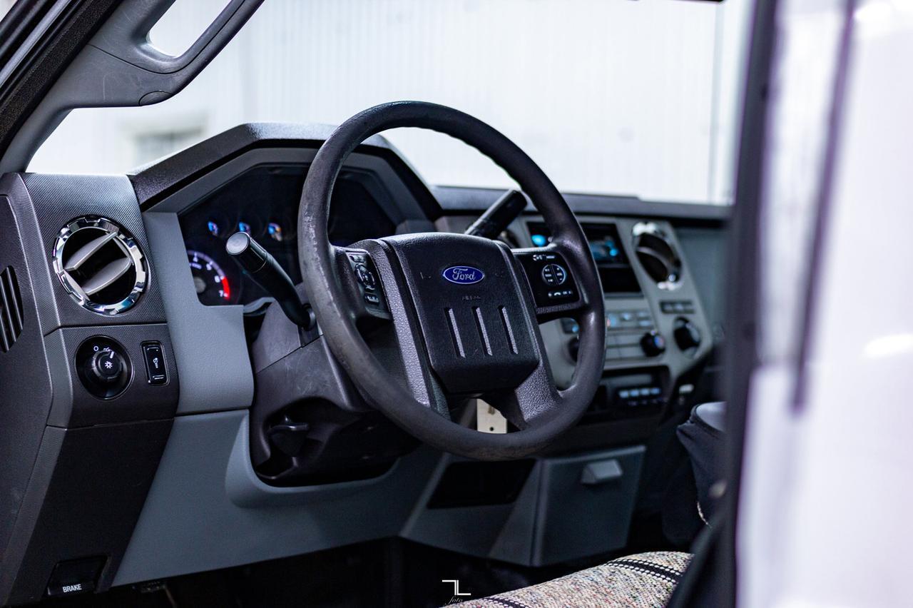 2013 Ford F-350 4x4 Crew Cab XLT Dually Deck Red Deer AB