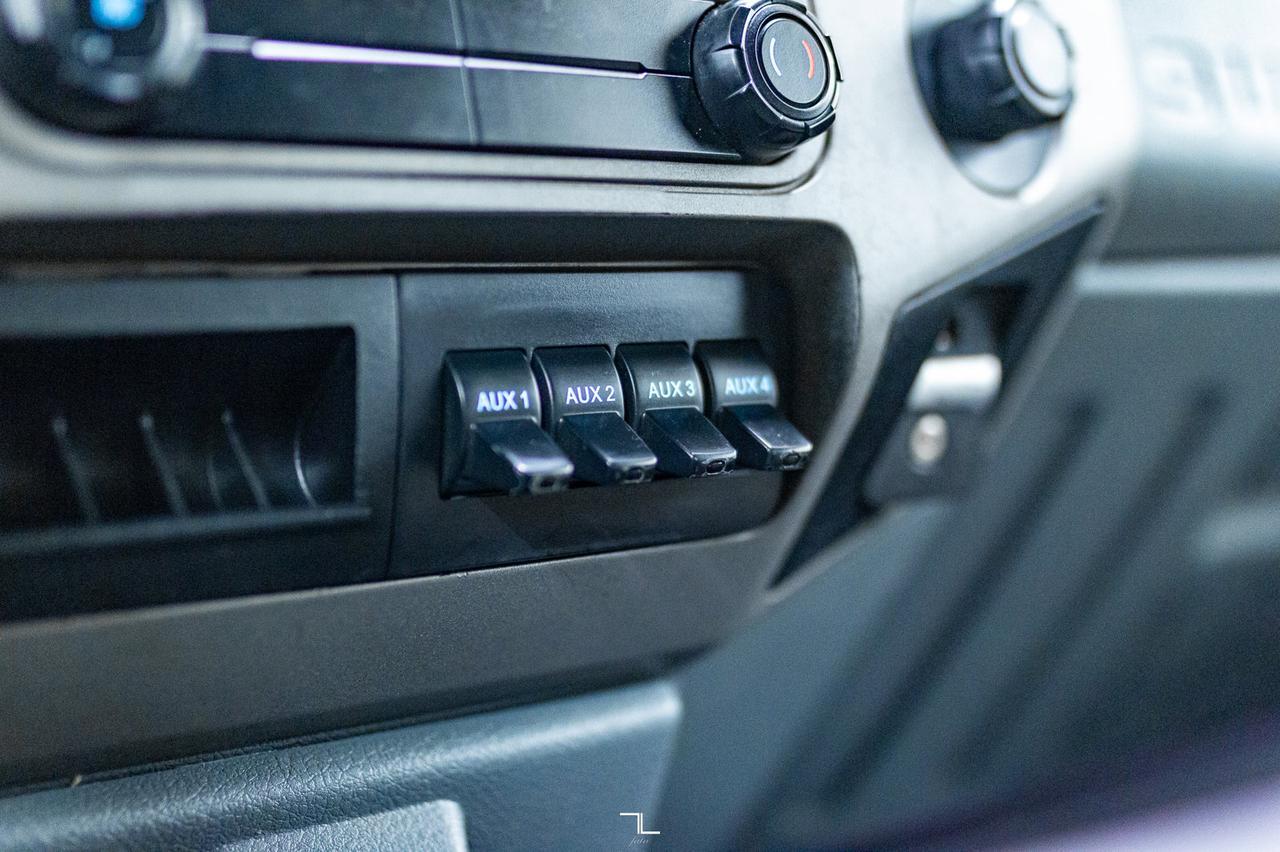 2013 Ford F-350 4x4 Crew Cab XLT Dually Deck Red Deer AB