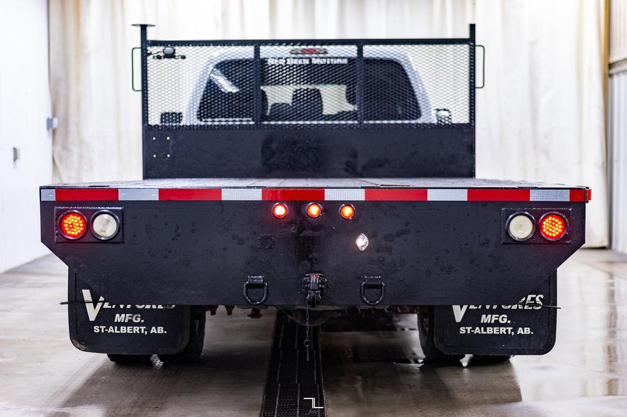 2013 Ford F-350 4x4 Crew Cab XLT Dually Deck Red Deer AB