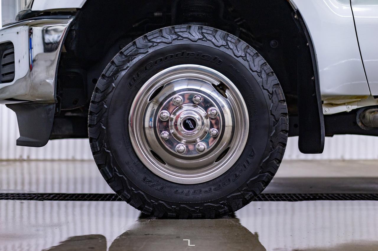 2013 Ford F-350 4x4 Crew Cab XLT Dually Deck Red Deer AB