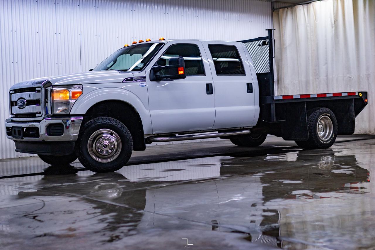 2013 Ford F-350 4x4 Crew Cab XLT Dually Deck Red Deer AB
