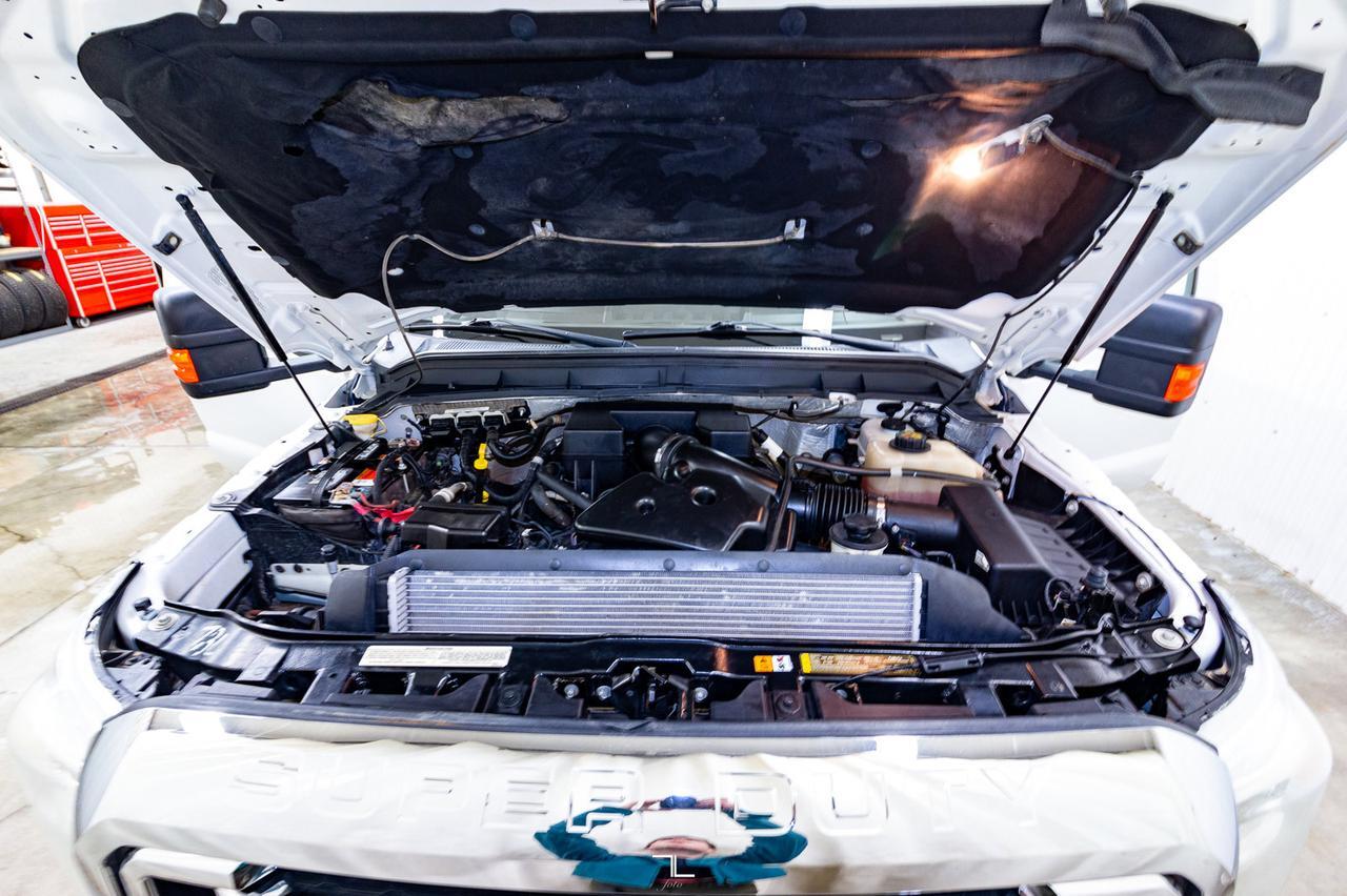 2013 Ford F-350 4x4 Crew Cab XLT Dually Deck Red Deer AB