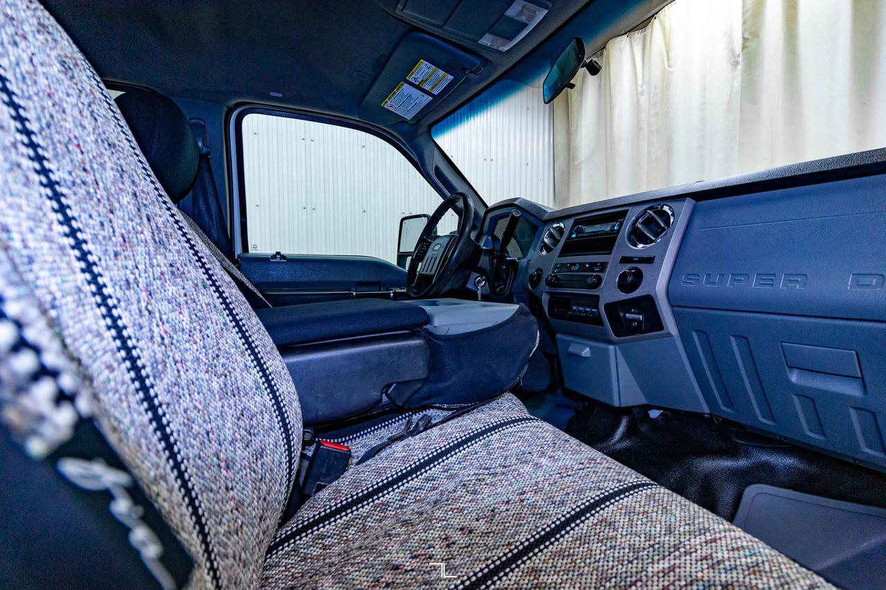 2013 Ford F-350 4x4 Crew Cab XLT Dually Deck Red Deer AB