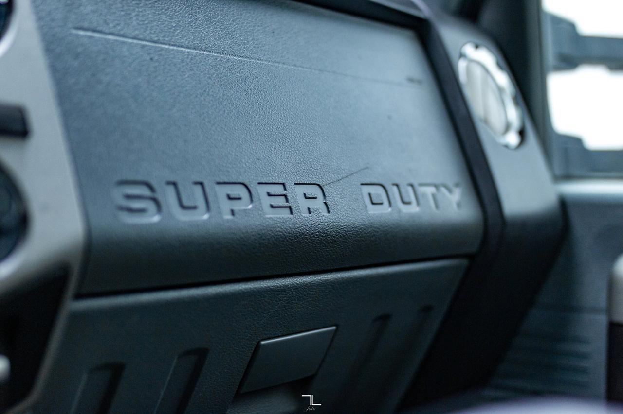 2013 Ford F-350 4x4 Crew Cab XLT Dually Deck Red Deer AB