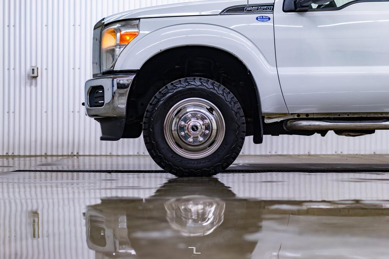 2013 Ford F-350 4x4 Crew Cab XLT Dually Deck Red Deer AB