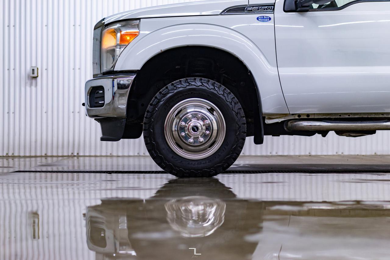 2013 Ford F-350 4x4 Crew Cab XLT Dually Deck Red Deer AB