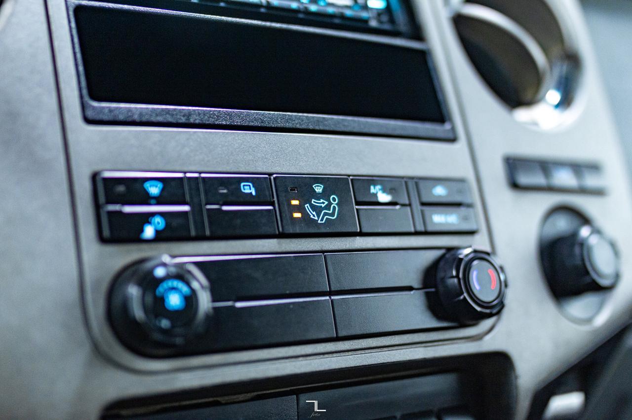 2013 Ford F-350 4x4 Crew Cab XLT Dually Deck Red Deer AB