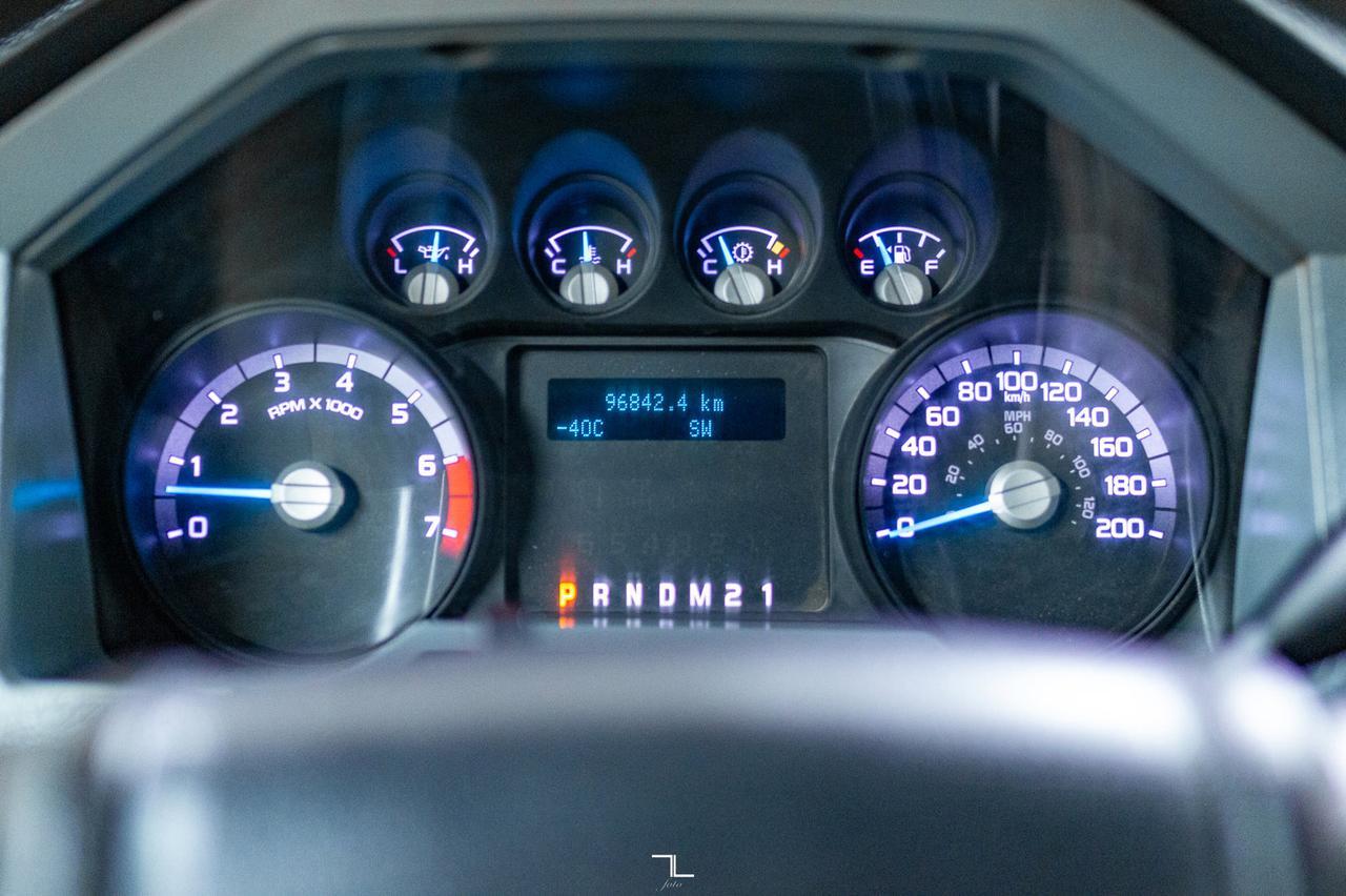 2013 Ford F-350 4x4 Crew Cab XLT Dually Deck Red Deer AB