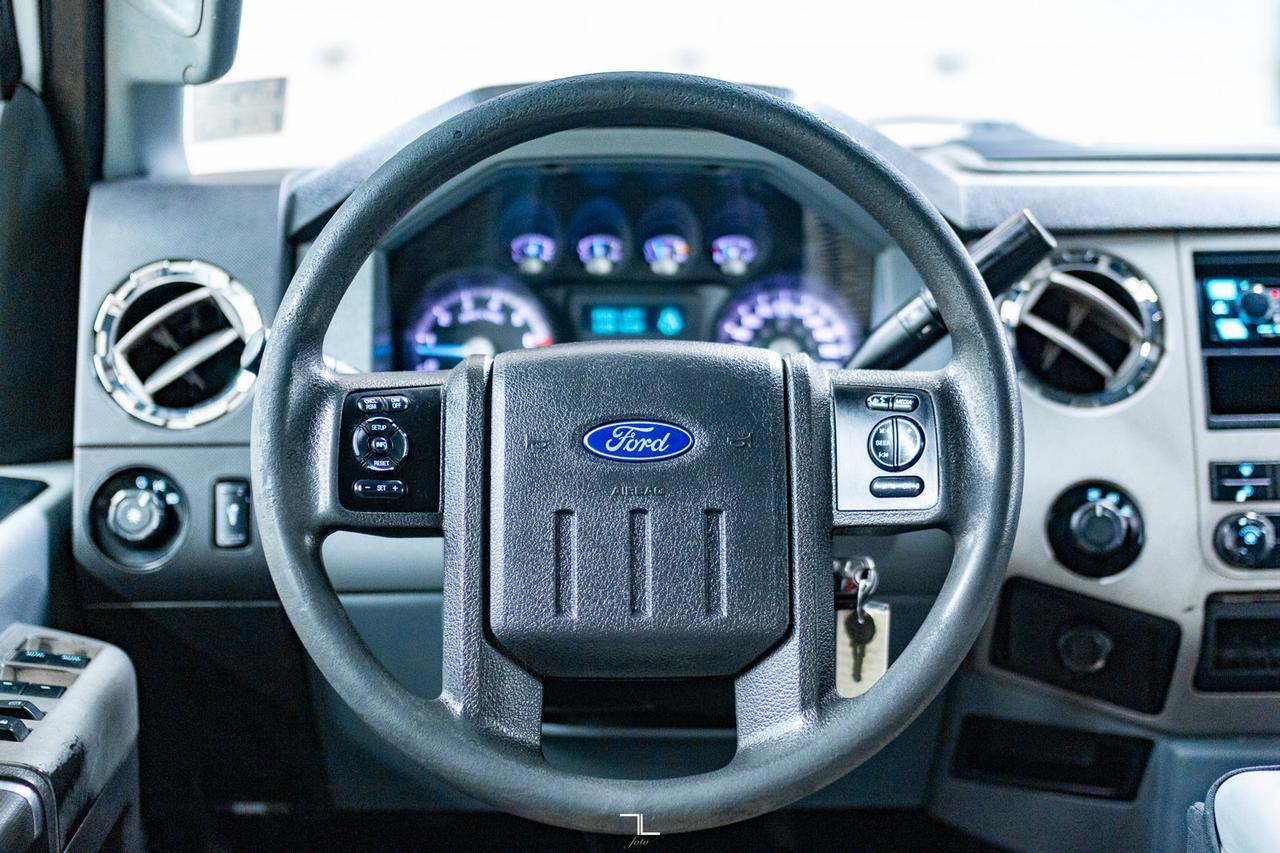 2013 Ford F-350 4x4 Crew Cab XLT Dually Deck Red Deer AB