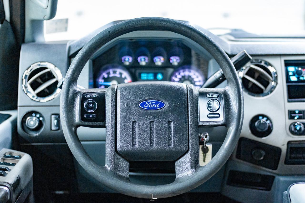 2013 Ford F-350 4x4 Crew Cab XLT Dually Deck Red Deer AB