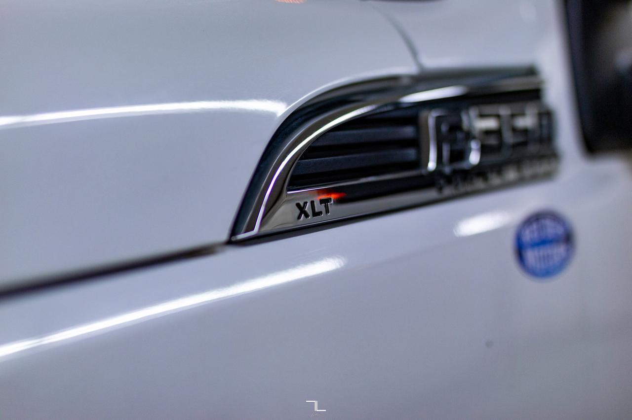 2013 Ford F-350 4x4 Crew Cab XLT Dually Deck Red Deer AB