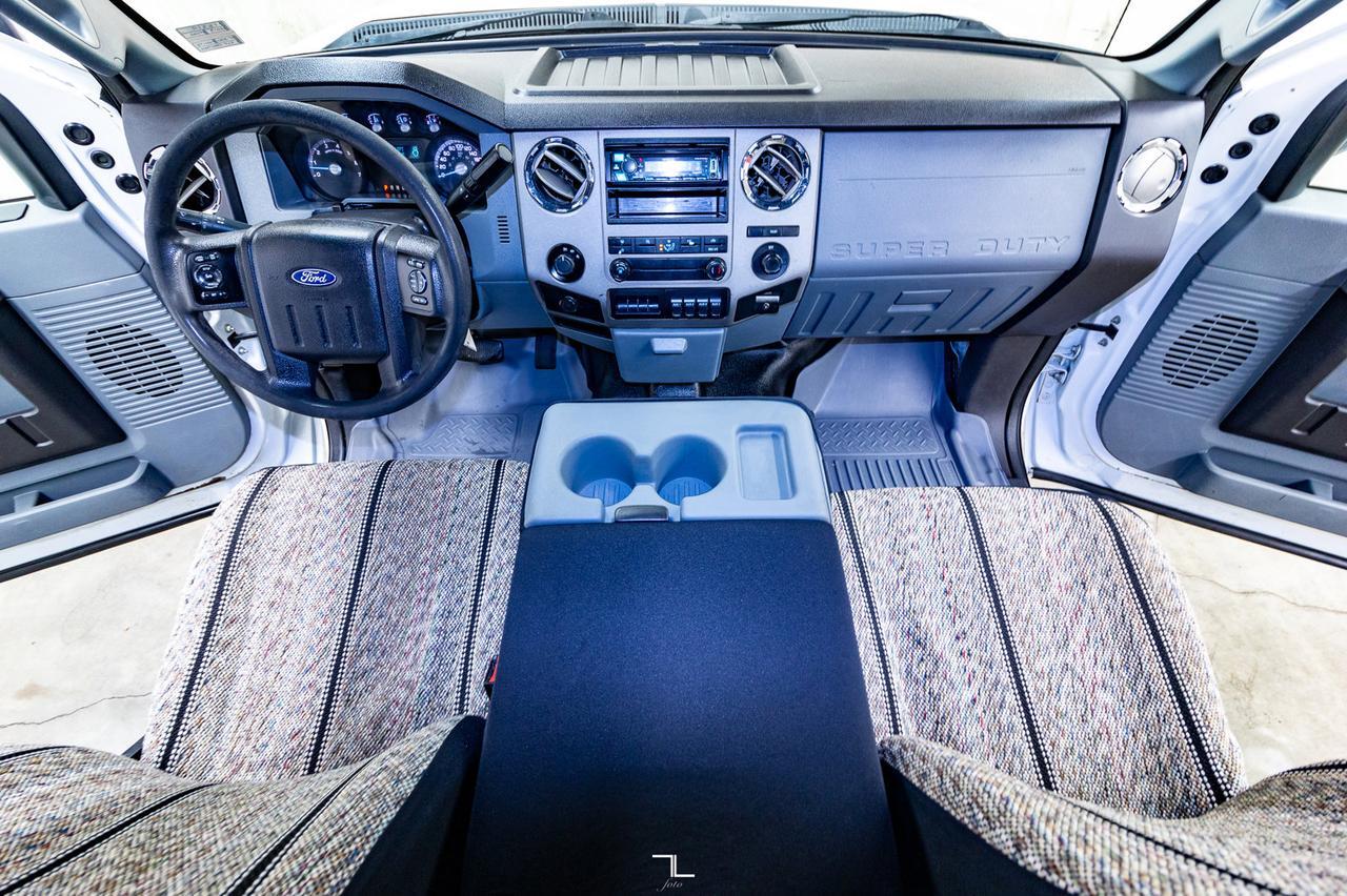 2013 Ford F-350 4x4 Crew Cab XLT Dually Deck Red Deer AB