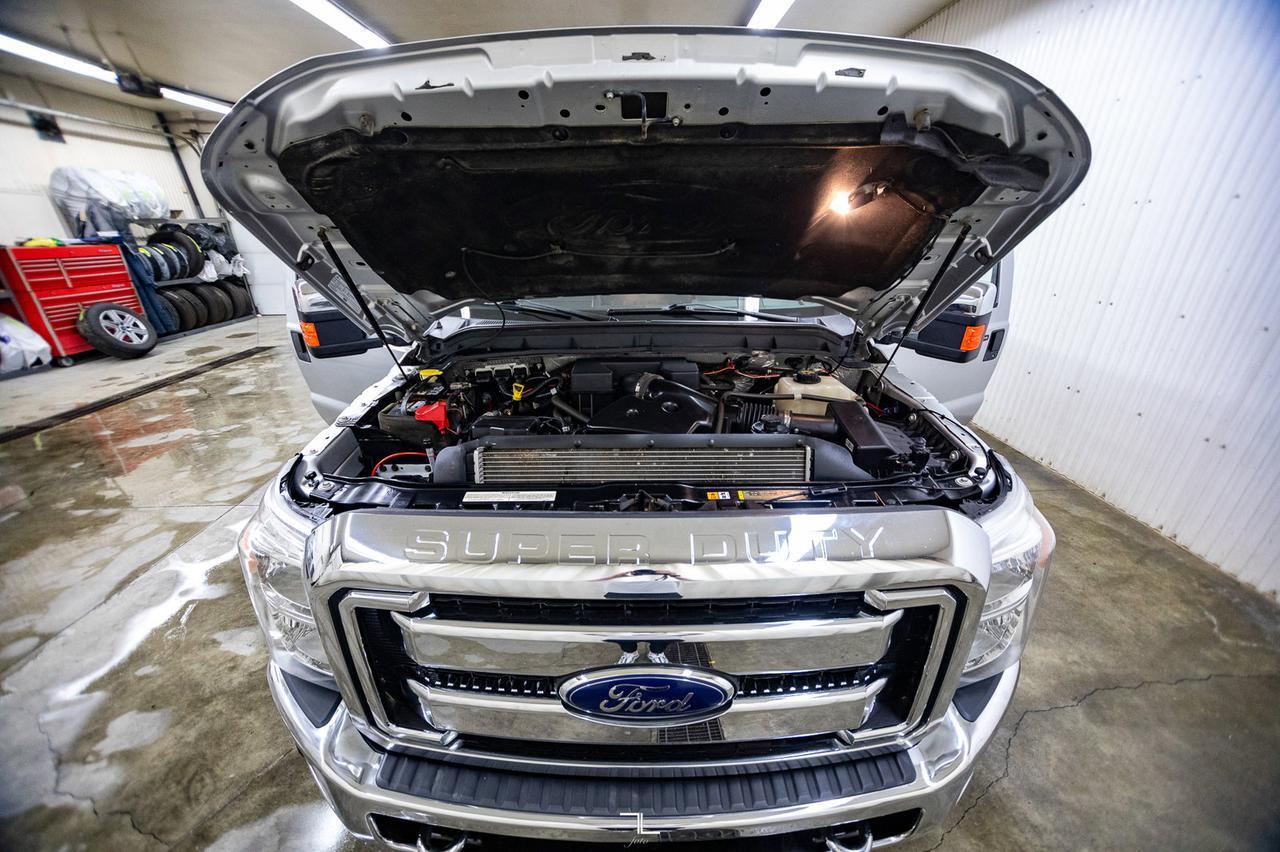 2013 Ford F-350 4x4 Crew Cab XLT Longbox Red Deer AB