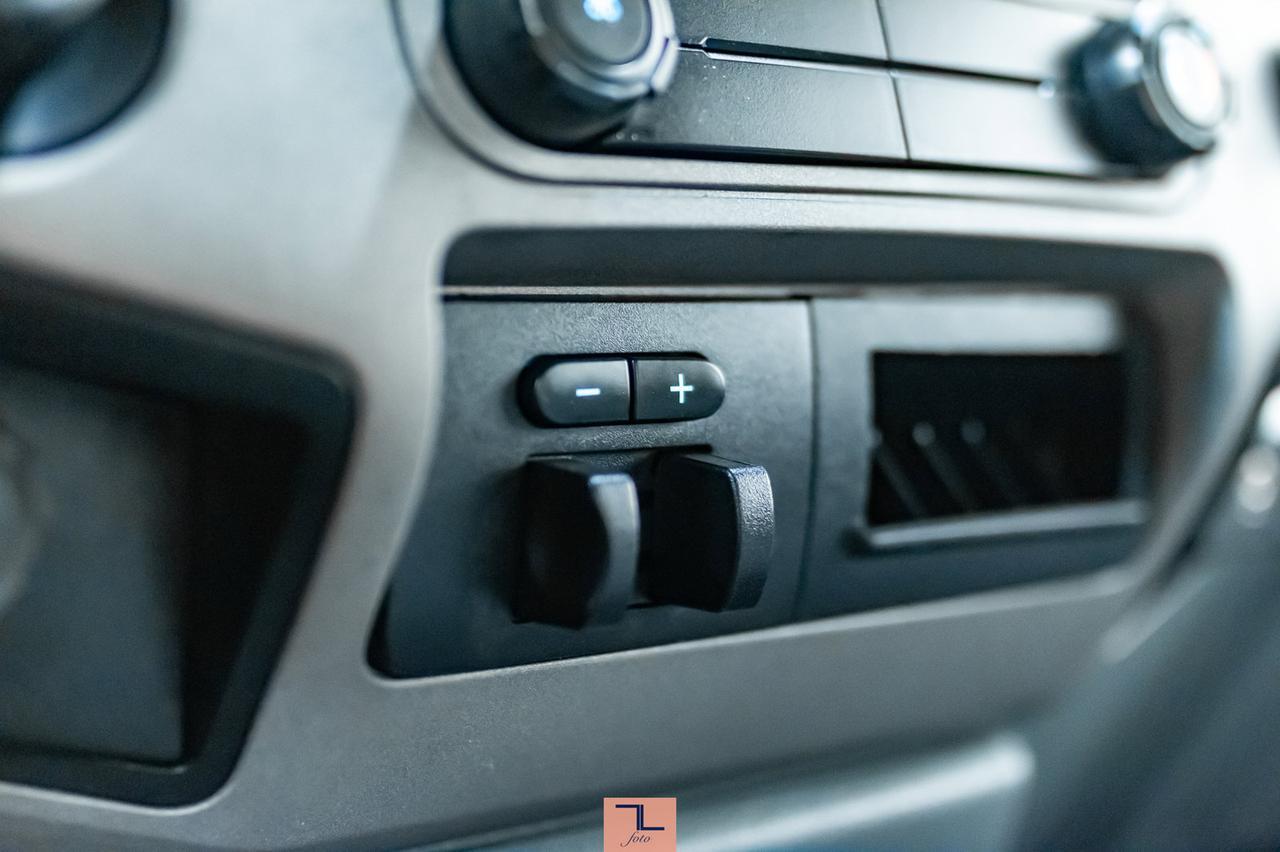 2013 Ford F-350 4x4 Super Cab XLT Longbox Red Deer AB