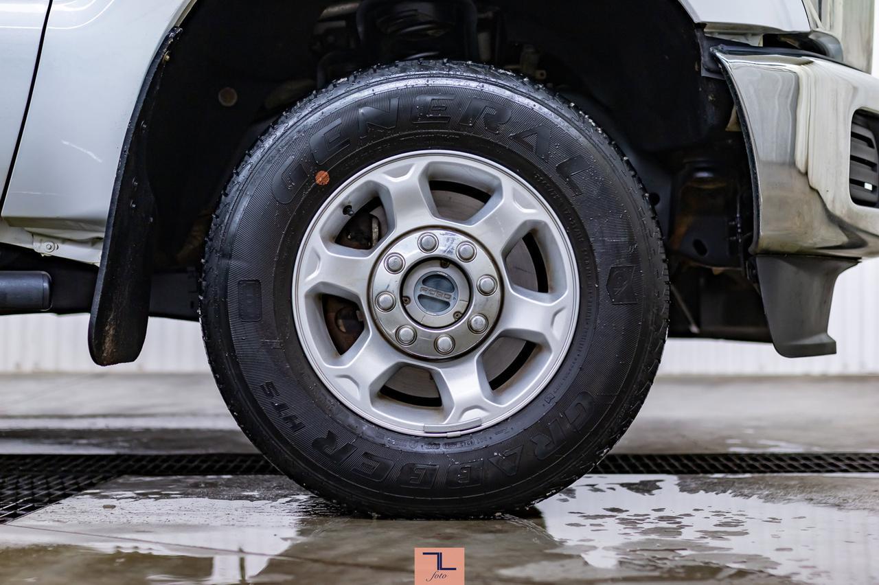 2013 Ford F-350 4x4 Super Cab XLT Longbox Red Deer AB