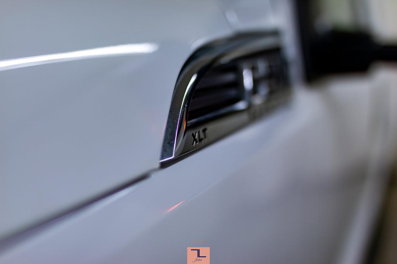 2013 Ford F-350 4x4 Super Cab XLT Longbox Red Deer AB