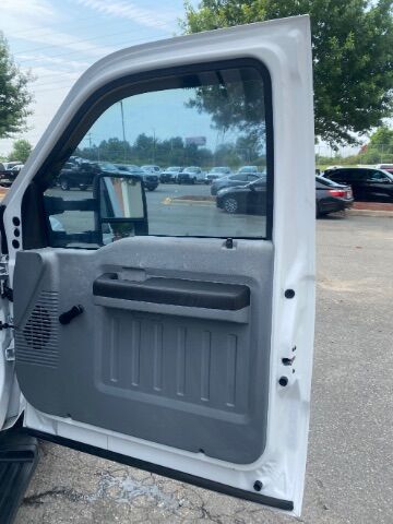 2013 Ford F-350 Chassis LIF GATE,RACK,SERVICED READY TO WORK. Charlotte NC