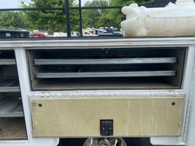 2013 Ford F-350 Chassis LIF GATE,RACK,SERVICED READY TO WORK. Charlotte NC