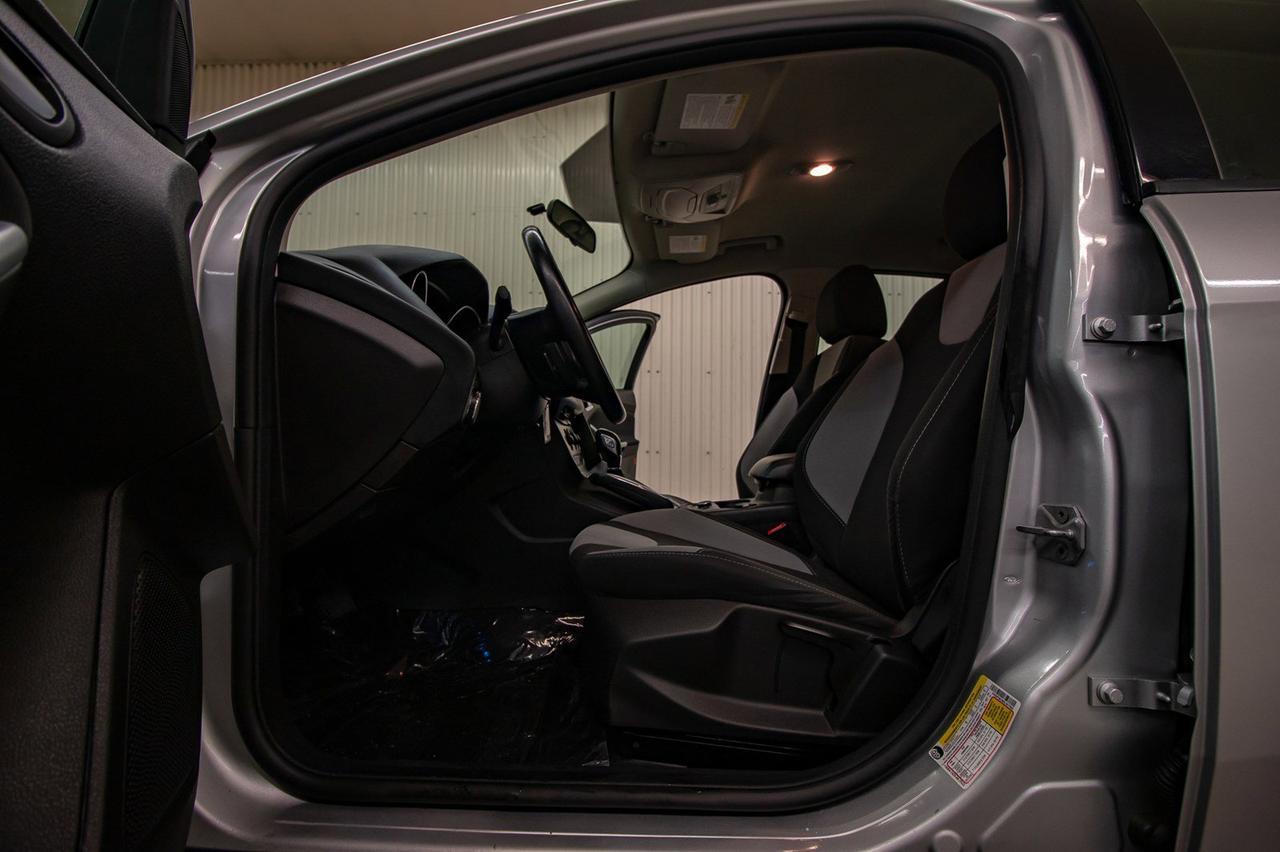 2013 Ford Focus SE Hatchback Red Deer AB