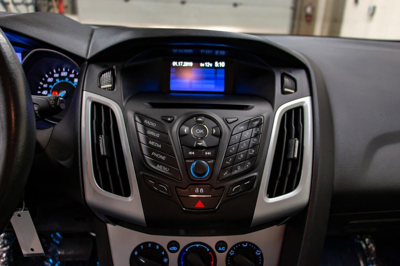 2013 Ford Focus SE Hatchback Red Deer AB