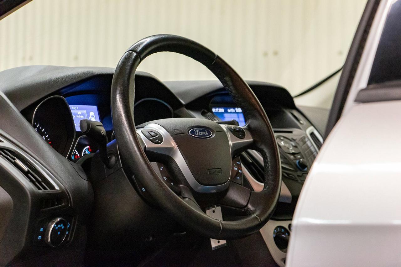 2013 Ford Focus SE Hatchback Red Deer AB