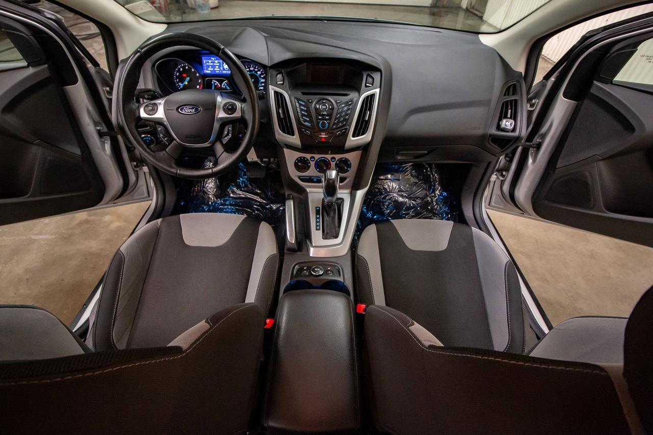 2013 Ford Focus SE Hatchback Red Deer AB