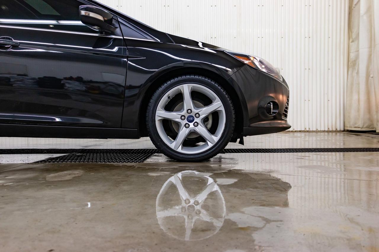 2013 Ford Focus Titanium Hatchback Leather Roof Nav Red Deer AB