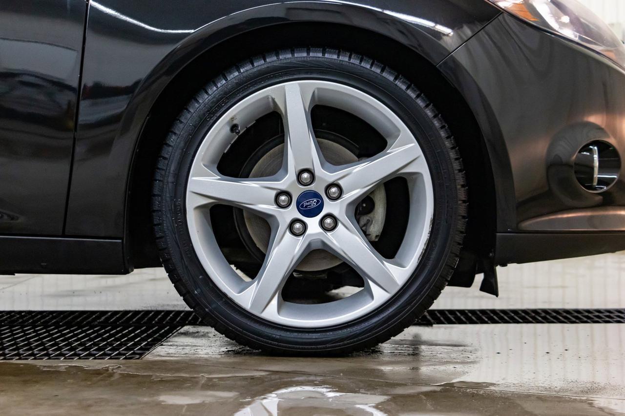 2013 Ford Focus Titanium Hatchback Leather Roof Nav Red Deer AB