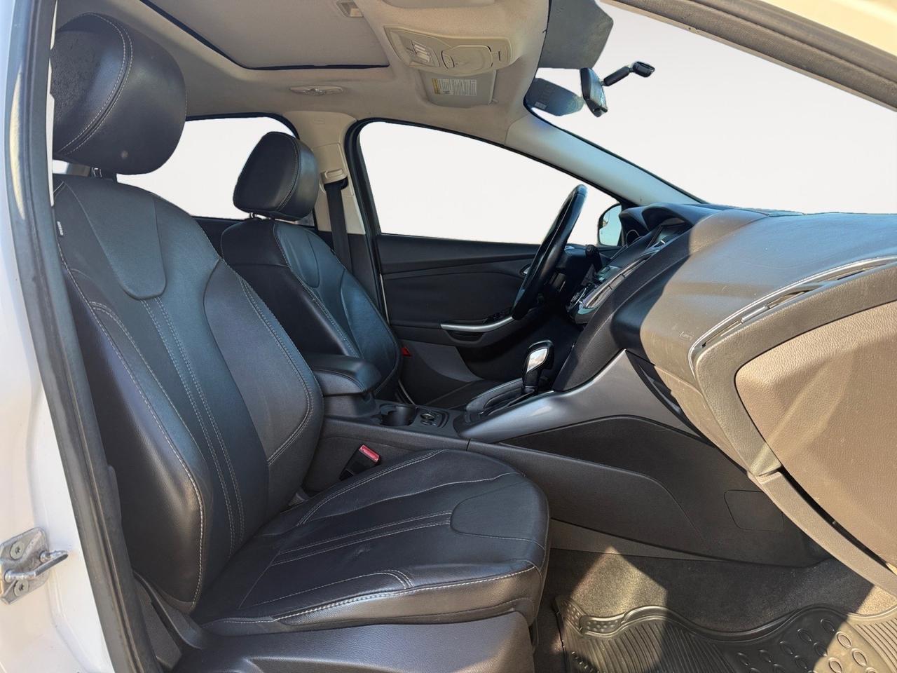 2013 Ford Focus Titanium, SUNROOF, SONY SPEAKERS, HEATED SEATS, POWER AND HEATED MIRRORS, REMOTE START, PUSH BUTTON START, BACKUP CAMERA, BLUETOOTH, COME AND TEST DRIVE THIS FORD FOCUS TODAY! Norfolk VA