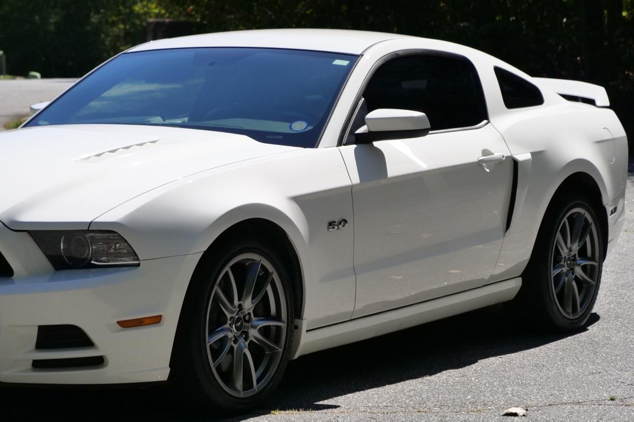 2013 Ford Mustang GT Premium / 5.0L V8 / Heated Leather Seats! Lincolnton NC